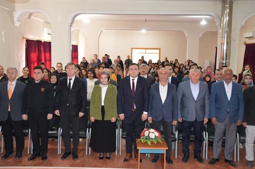 İlçe Kaymakamımız Sayın Ömer Levent TÜRK,  İlçemizde düzenlenen 12 Mart İstiklal Marşının Kabulü ve Mehmet Akif Ersoy'u anma programına katıldı.
